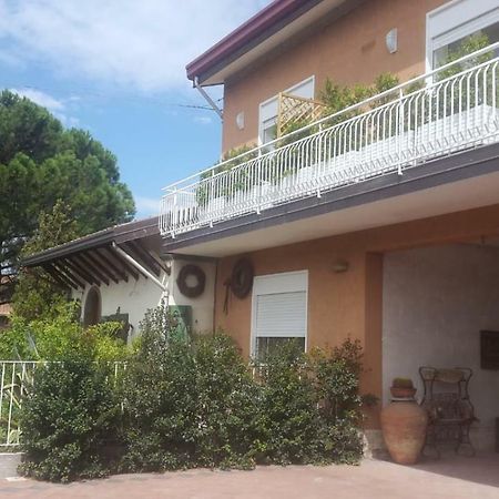 La Finestra Sull'Etna Hotel Motta Sant' Anastasia Exterior photo